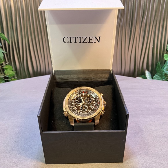 Citizen Men's Eco-Drive Weekender Brycen Chronograph Watch in Gold-tone - Picture 3 of 7